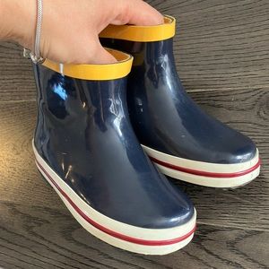 Old Navy toddler rain boots. Size 9